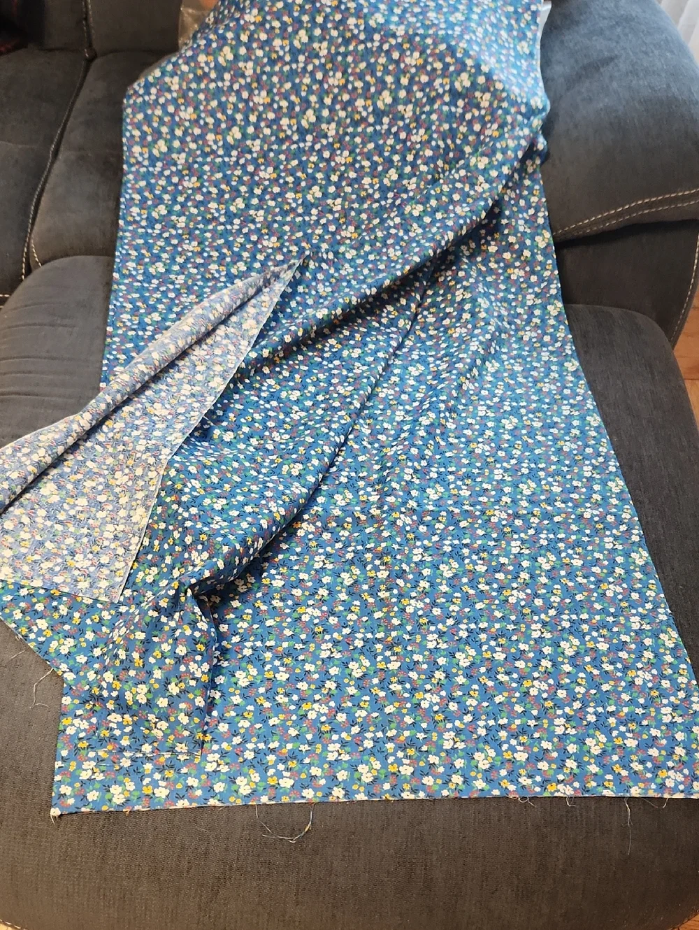 Ditsy Blue Floral Cotton Fabric 96